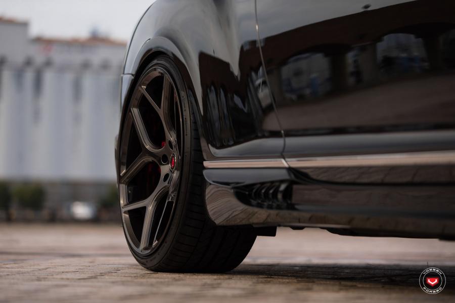 Детали экстерьера Bentley Continental GT on Vossen Wheels (CG-205) 2019 года  (фото 22 из 36)